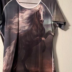 Size large horse shirt brand new tags are no in place. Very pretty